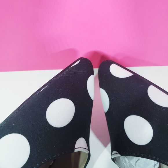 **Betsey Johnson Harbur Pump Black White Polka Dot - Picture 5 of 8